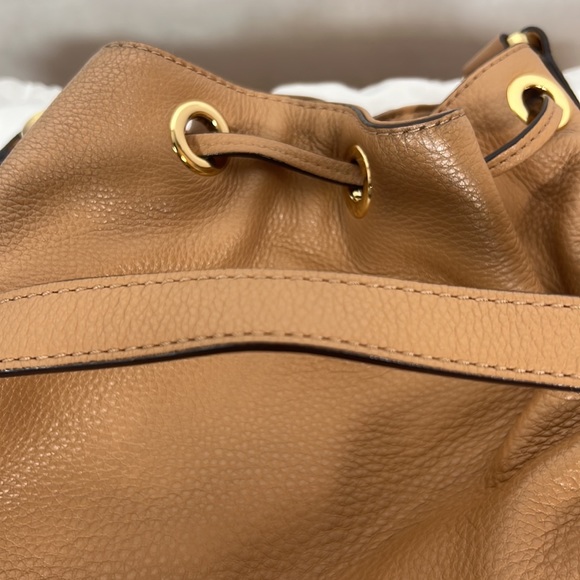 Michael Kors Jules Large Shoulder Bucket Bag - Picture 16 of 16